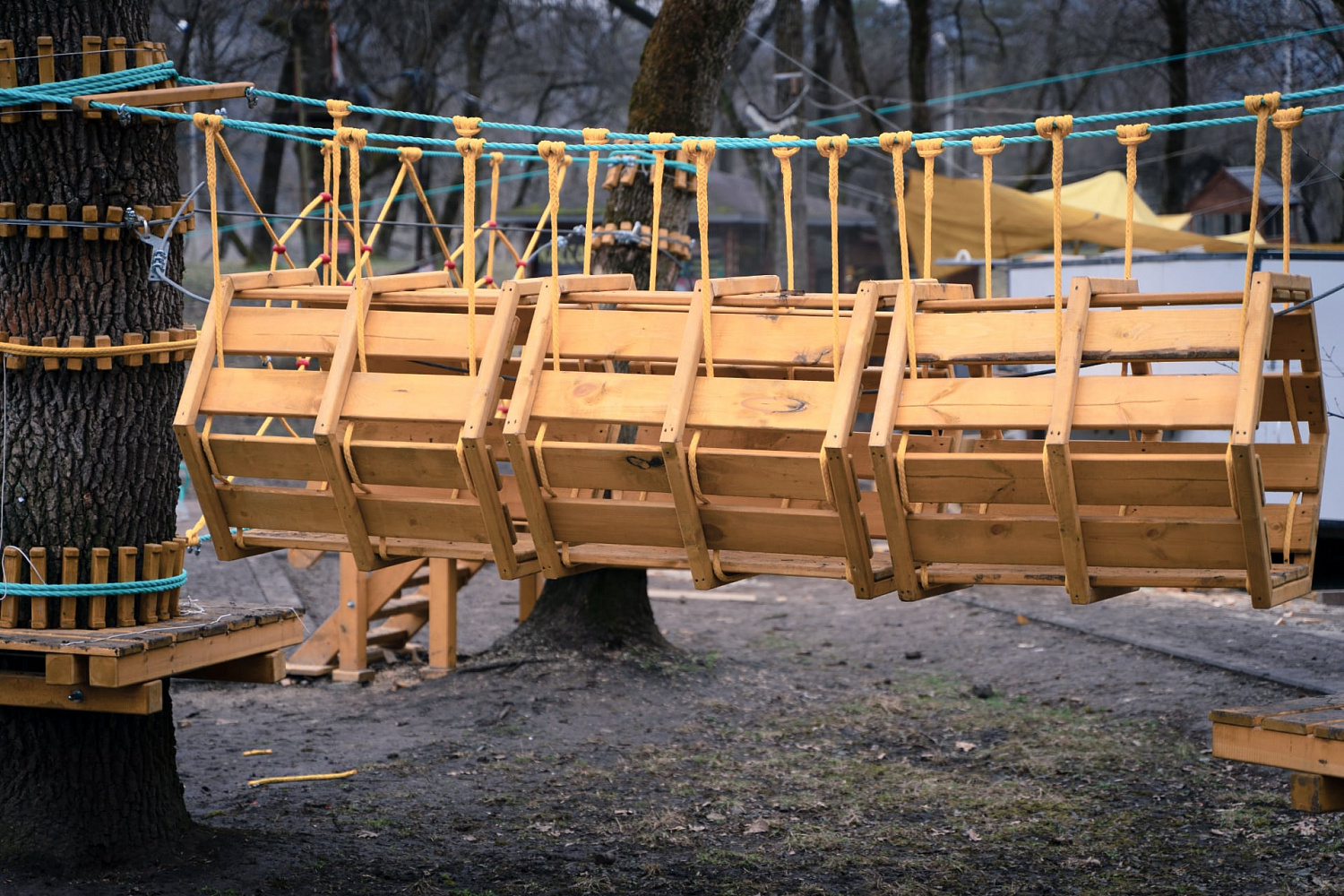 Веревочный парк на деревьях в Нальчике